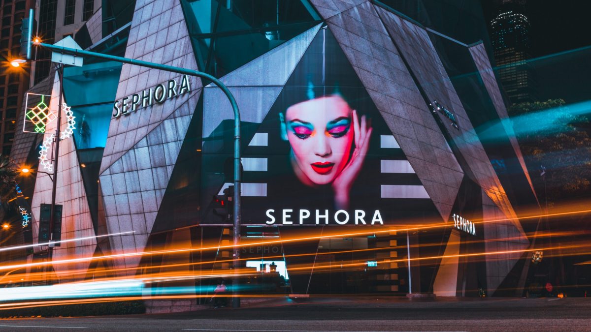 3 September check out big billboards of Selena at the Sephora stores