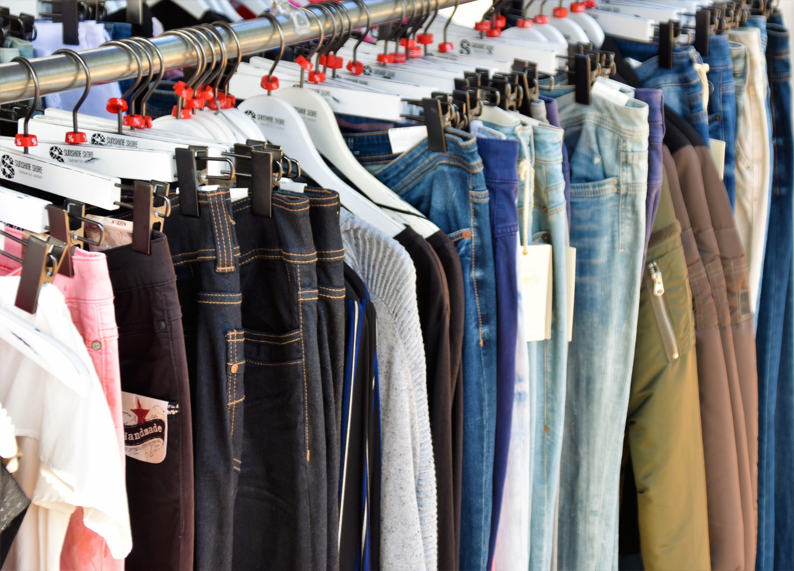 HOW TO HAVE A CLOSET FULL OF CLOTHES YOU LOVE + WEAR: STEP 1, CLEAN OUT  YOUR CLOSET - RAE ANN KELLY