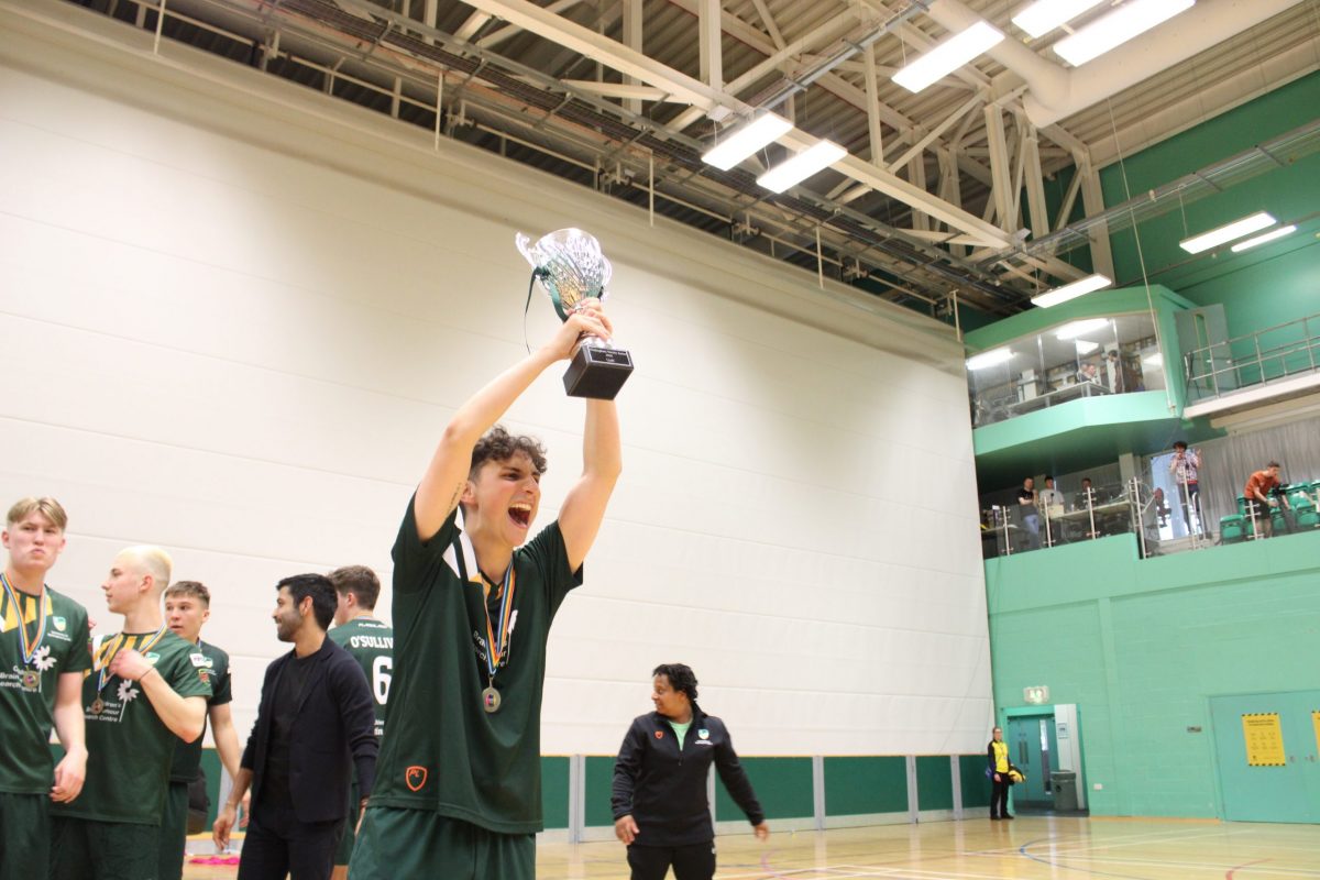 Uon lift the Futsal trophy